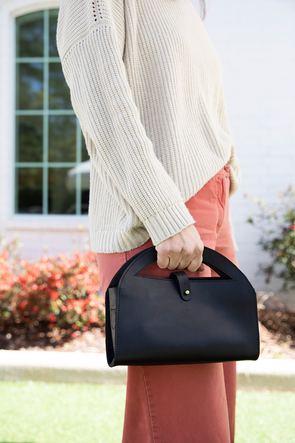 611fc05e3c4ce80992caae23_clutch-crossbody-black-ed2_1785431146125.png