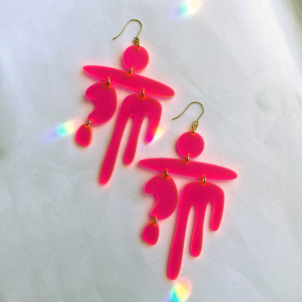 611fc05e3c4ce80992caae23_earring-playful-neon-pink1_1768091202972.jpg
