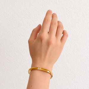 611fc05e3c4ce80992caae23_gold-chic-cuff-triangle-stone-design_1792098703276.png