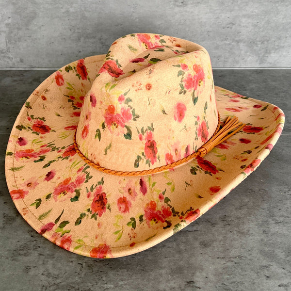 611fc05e3c4ce80992caae23_red-roses-tan-pinched-cowboy-front-angle_1786551504203.jpg