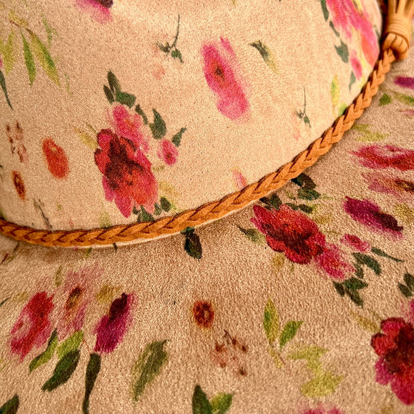 611fc05e3c4ce80992caae23_red-roses-tan-pinched-rancher-detail_1786551926642.jpg