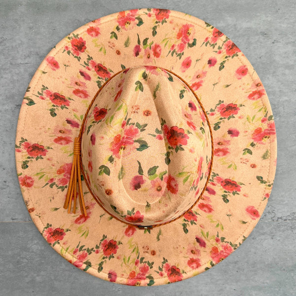 611fc05e3c4ce80992caae23_red-roses-tan-pinched-rancher-top_1786551926642.jpg