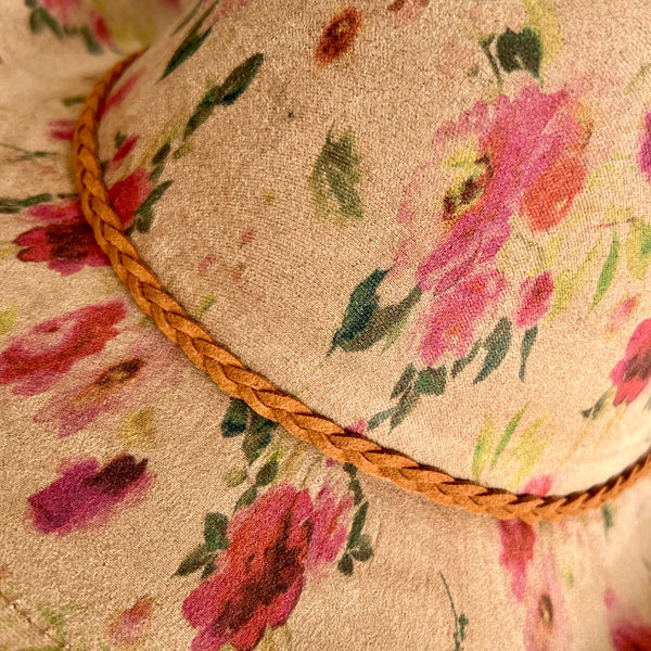611fc05e3c4ce80992caae23_red-roses-tan-youth-cattleman-detail_1786550781961.jpg