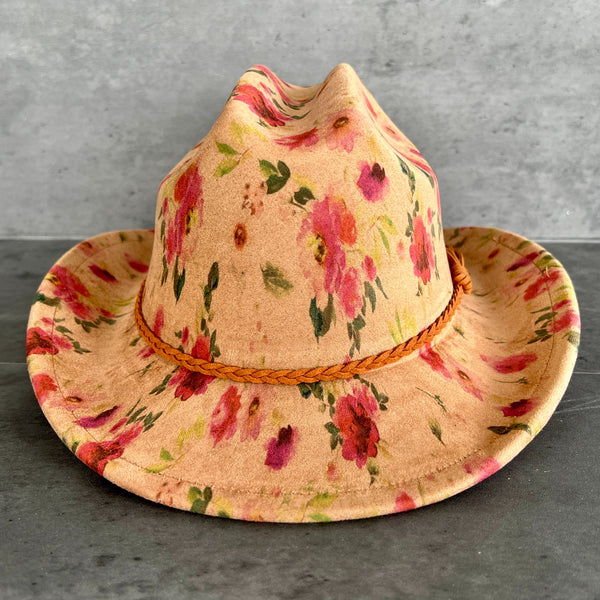 611fc05e3c4ce80992caae23_red-roses-tan-youth-cattleman-front_1786550781961.jpg