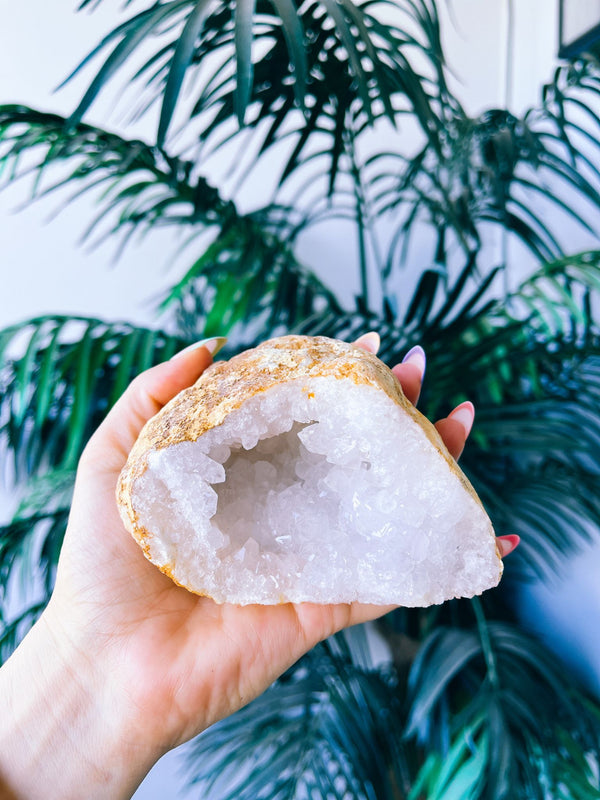 Clear quartz geode - 1