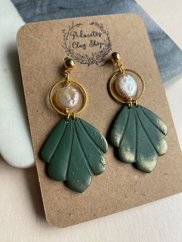 Green Scallop Shape Earrings - 2